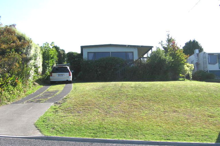 Photo of property in 13 Sealy Road, Torbay, Auckland, 0630