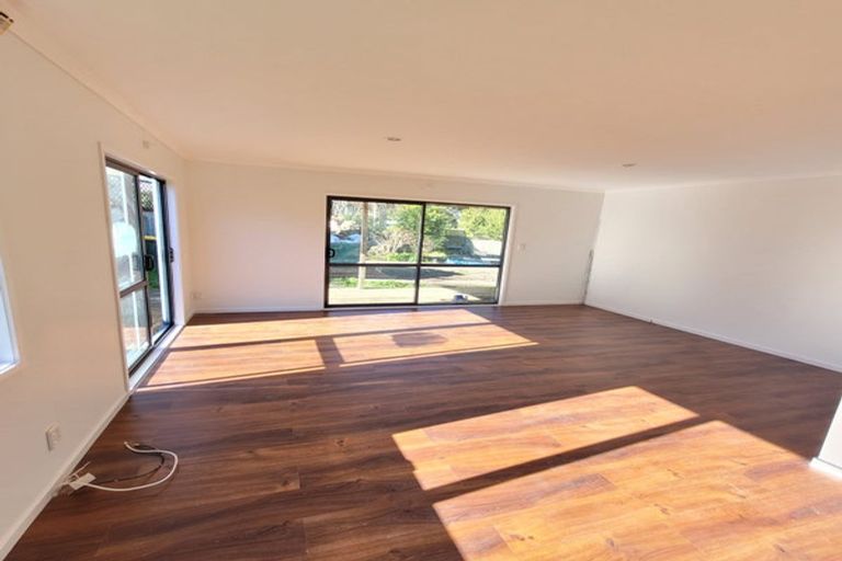 Photo of property in 81 Oreil Avenue, West Harbour, Auckland, 0618