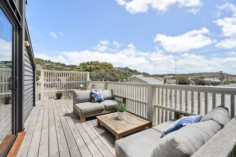 Photo of property in 6c Lyall Parade, Lyall Bay, Wellington, 6022