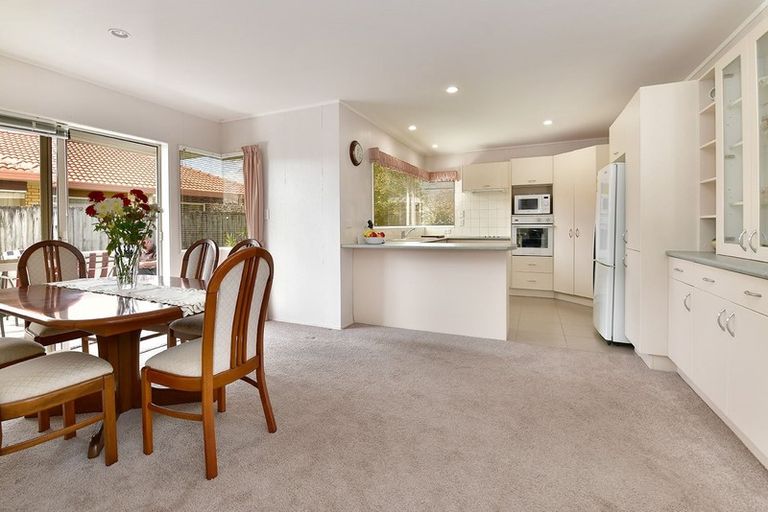 Photo of property in 113 Lakeside Drive, Orewa, 0931