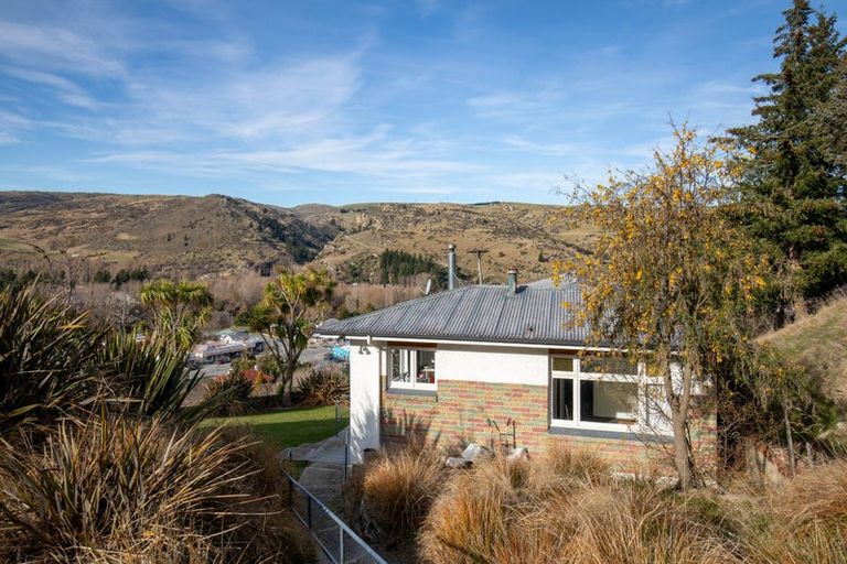 Photo of property in 89 Branxholm Street, Roxburgh, 9500