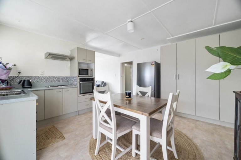 Photo of property in 2 Tapsell Road, Fairy Springs, Rotorua, 3015