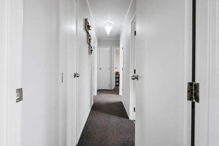 Photo of property in 1/11 Blackgate Place, Weymouth, Auckland, 2103