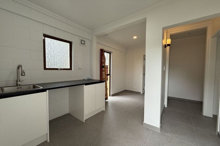 Photo of property in 2/22 Tui Glen Road, Birkenhead, Auckland, 0626