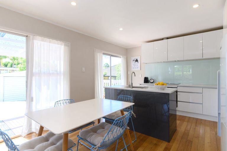 Photo of property in 11 Hill Crescent, New Lynn, Auckland, 0600