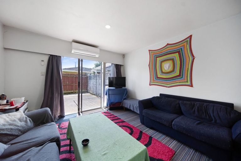Photo of property in 2/45 Kenderdine Road, Papatoetoe, Auckland, 2025