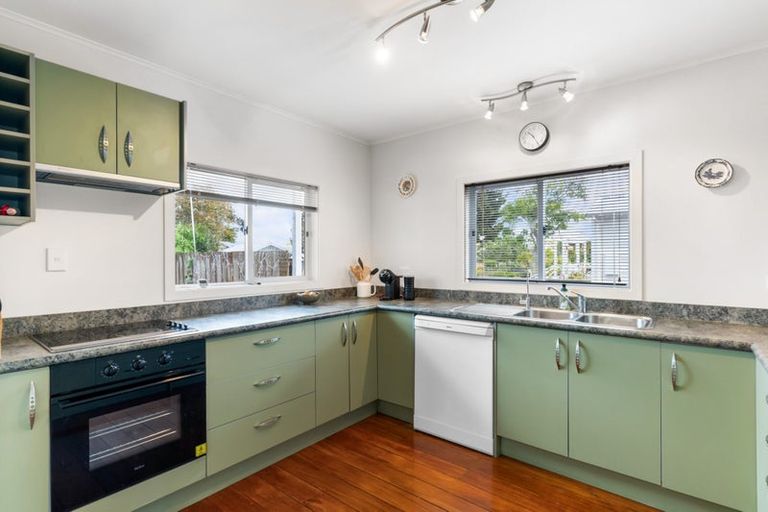 Photo of property in 21 Zealandia Road, Manly, Whangaparaoa, 0930