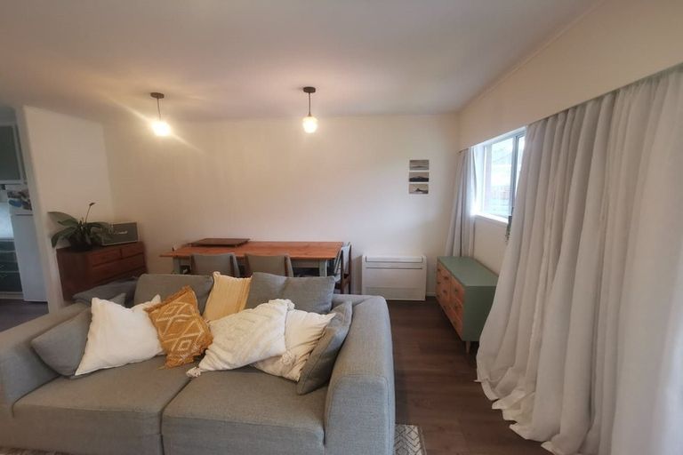 Photo of property in 2/14 Pamela Place, New Lynn, Auckland, 0600