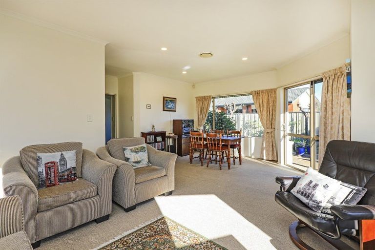 Photo of property in 6 Flemington Place, Taradale, Napier, 4112