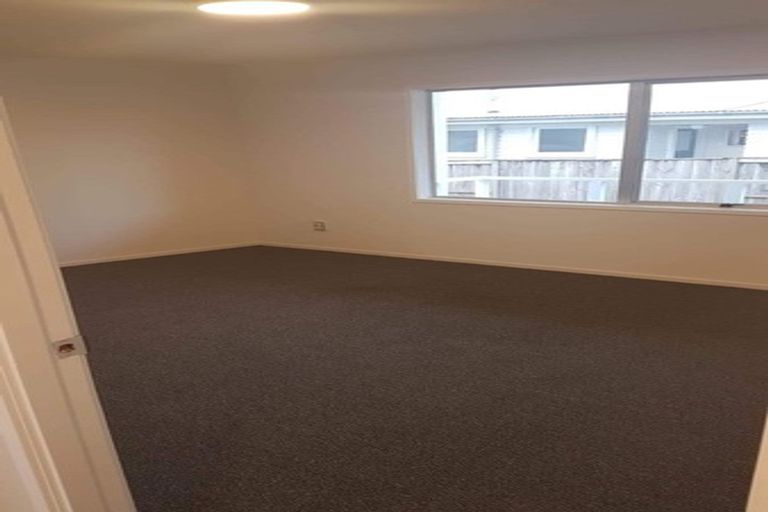 Photo of property in 2/47 Moire Road, Massey, Auckland, 0614