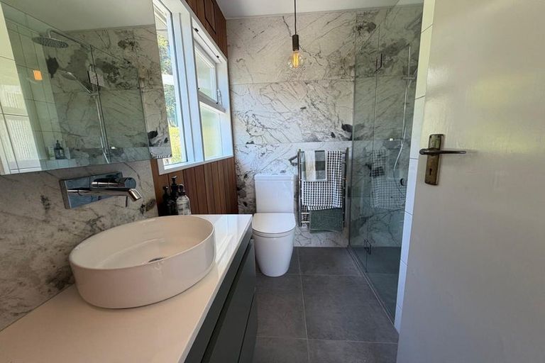 Photo of property in 274 Scenic Drive, Titirangi, Auckland, 0604
