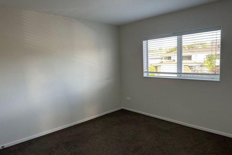 Photo of property in 77 Granville Drive, Massey, Auckland, 0614