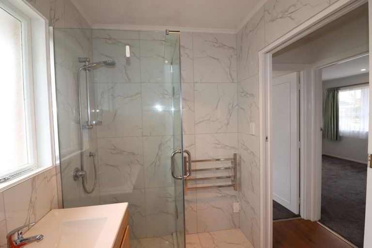 Photo of property in 2/95 Pakuranga Road, Pakuranga, Auckland, 2010