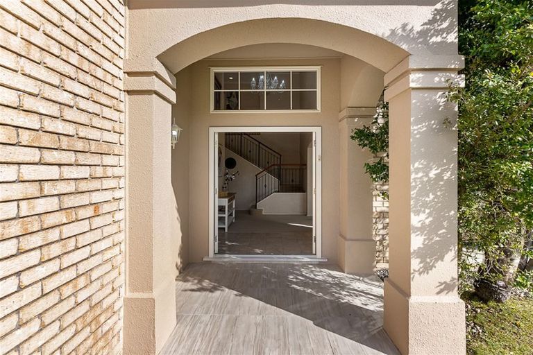 Photo of property in 9 Point View Link, East Tamaki Heights, Auckland, 2016