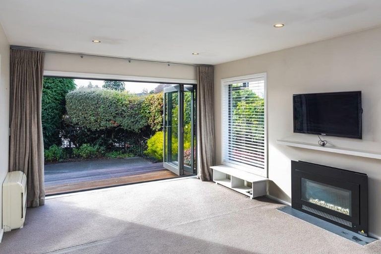 Photo of property in 31 Gleneagles Terrace, Ilam, Christchurch, 8053