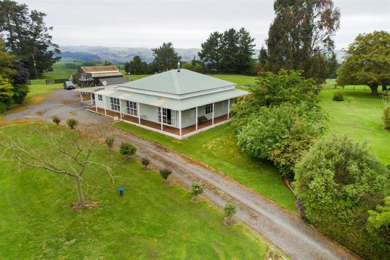 Photo of property in 375 Rangatira Road, Hunterville, 4786