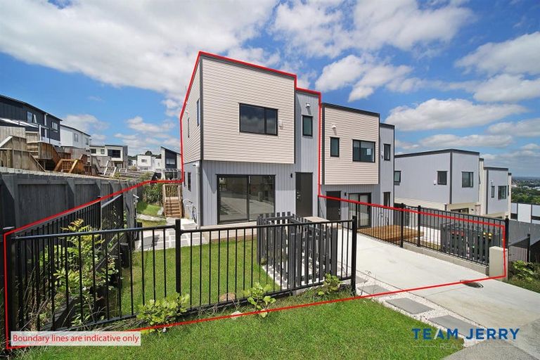 Photo of property in 1 Papauma Place, Papakura, 2110