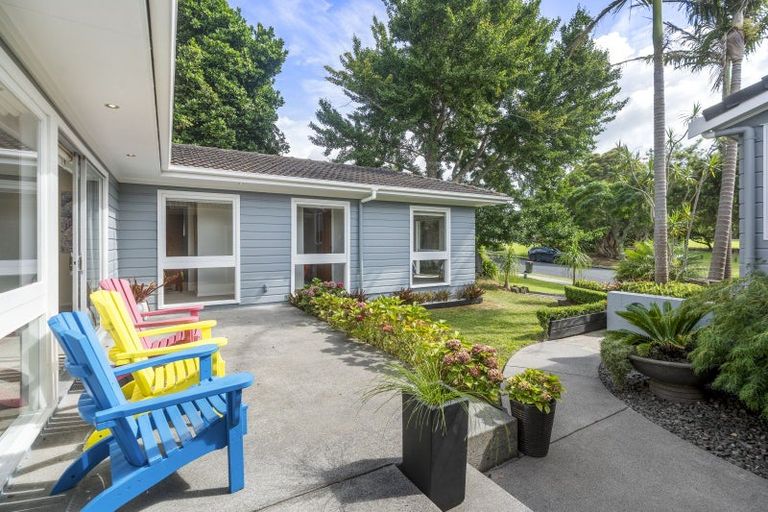 Photo of property in 28 Himalaya Drive, Half Moon Bay, Auckland, 2012