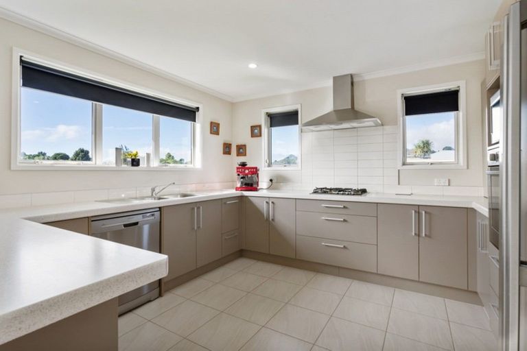 Photo of property in 100 Estuary View, Whangamata, 3620