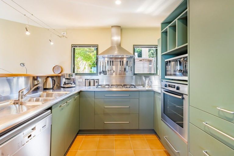 Photo of property in 36a Molyneux Close, Whitby, Porirua, 5024