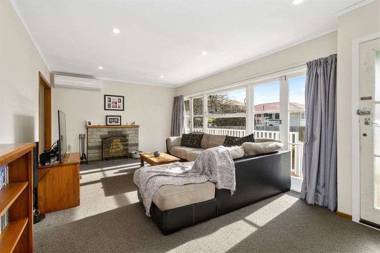 Photo of property in 28 Beazley Avenue, Paparangi, Wellington, 6037