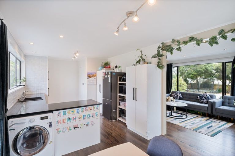 Photo of property in 37 Pomaria Road, Henderson, Auckland, 0610