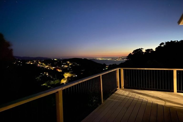 Photo of property in 86 Ruskin Road, Newlands, Wellington, 6037