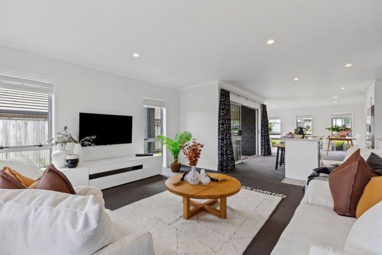 Photo of property in 10 Rochfort Crescent, Pyes Pa, Tauranga, 3112