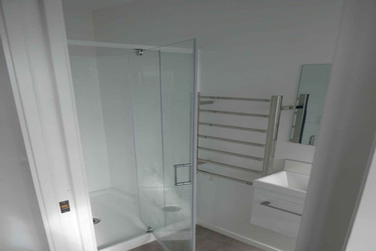 Photo of property in 4/504 Don Buck Road, Massey, Auckland, 0614