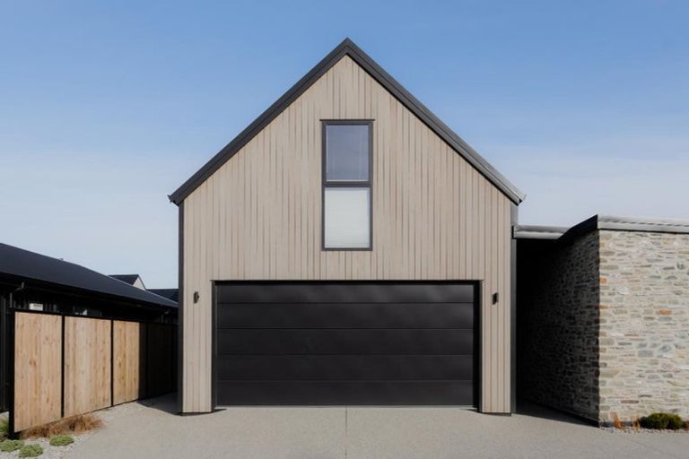 Photo of property in 43 Barn Road, Jacks Point, 9371