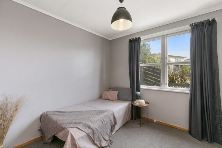 Photo of property in 13 Paparangi Crescent, Paparangi, Wellington, 6037