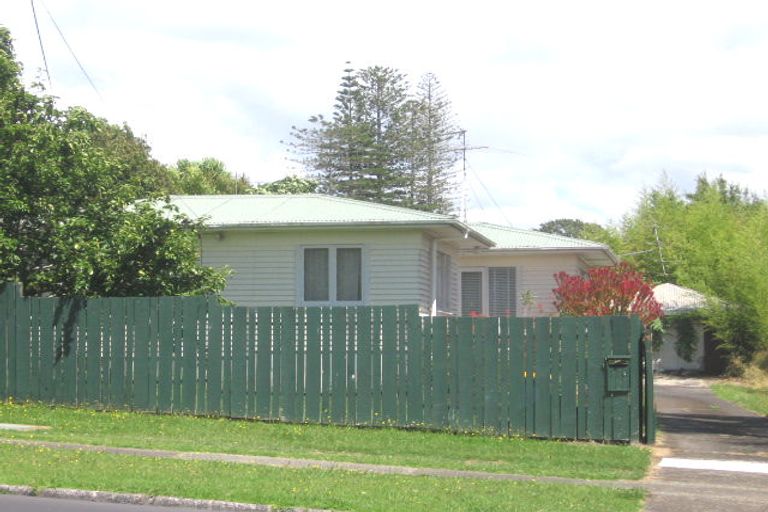 Photo of property in 110 Lake Road, Northcote, Auckland, 0627