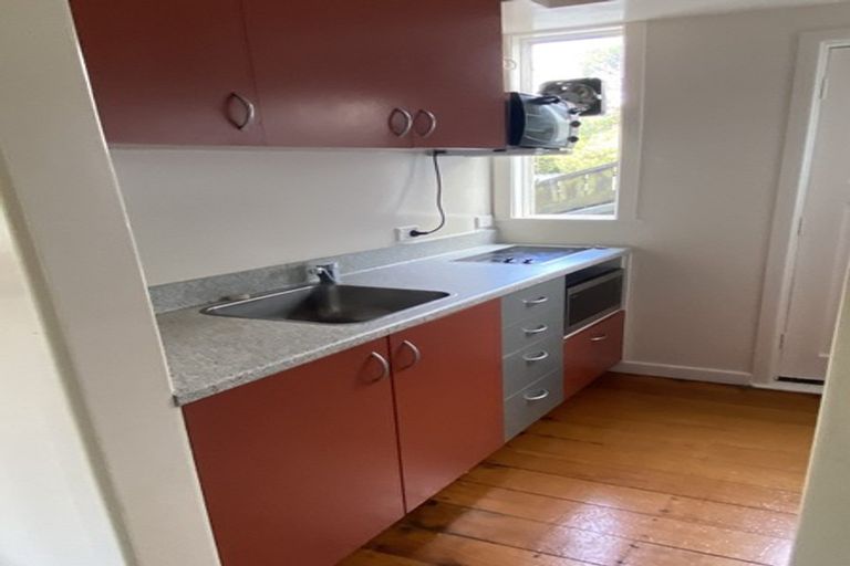 Photo of property in 11 Randwick Road, Northland, Wellington, 6012