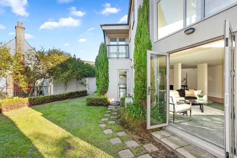 Photo of property in 2/37 Poynder Avenue, Merivale, Christchurch, 8014