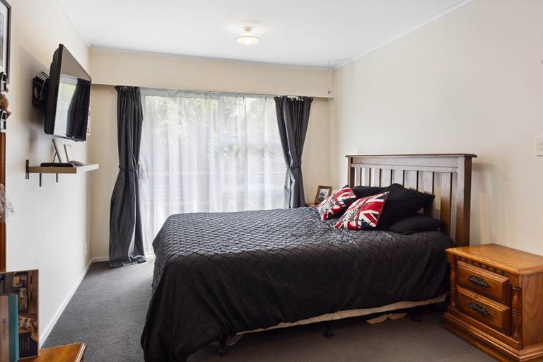 Photo of property in 1 Totara Terrace, Inglewood, 4330