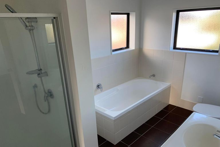 Photo of property in 16 Secoia Crescent, Mangere, Auckland, 2022