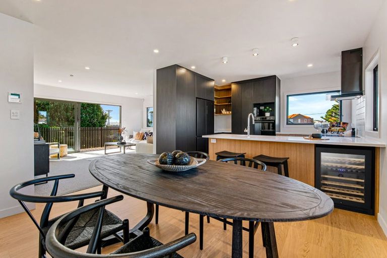 Photo of property in 2/1 Omana Road, Milford, Auckland, 0620