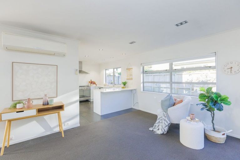 Photo of property in 11 Yarnbrook Grove, Churton Park, Wellington, 6037