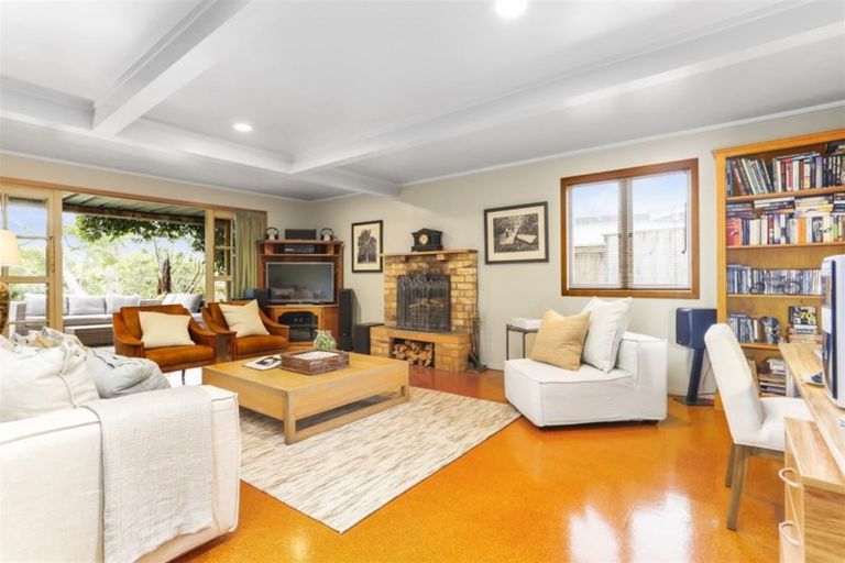 Photo of property in 42 Maritime Terrace, Birkenhead, Auckland, 0626