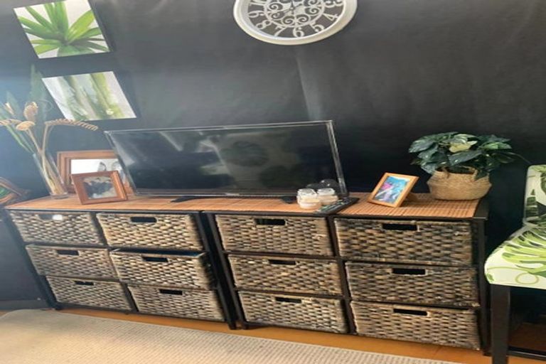 Photo of property in 6 Marlene Avenue, Te Atatu South, Auckland, 0610