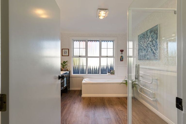 Photo of property in 72 Jickell Street, Hokowhitu, Palmerston North, 4410