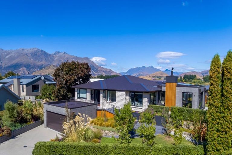 Photo of property in 15 Bracken Street, Arrowtown, 9302