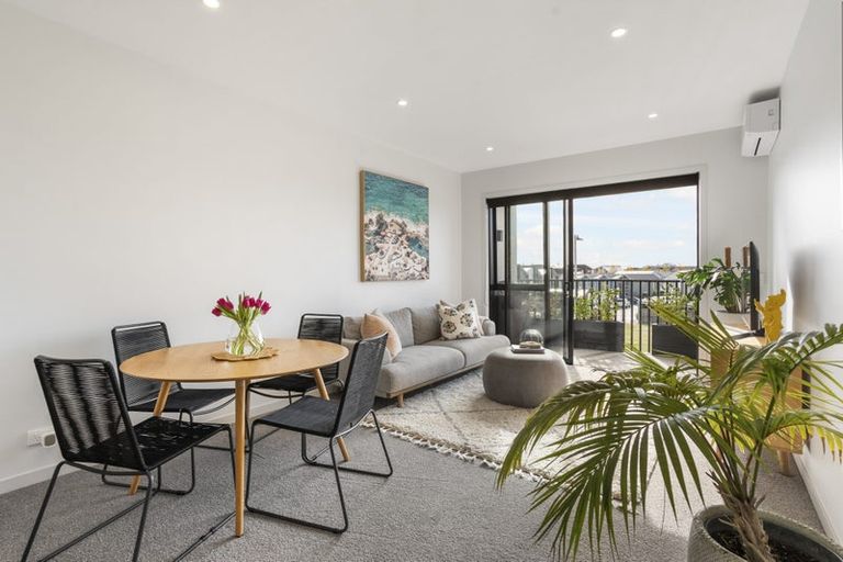 Photo of property in 12/1 Genevieve Lane, Hobsonville, Auckland, 0616