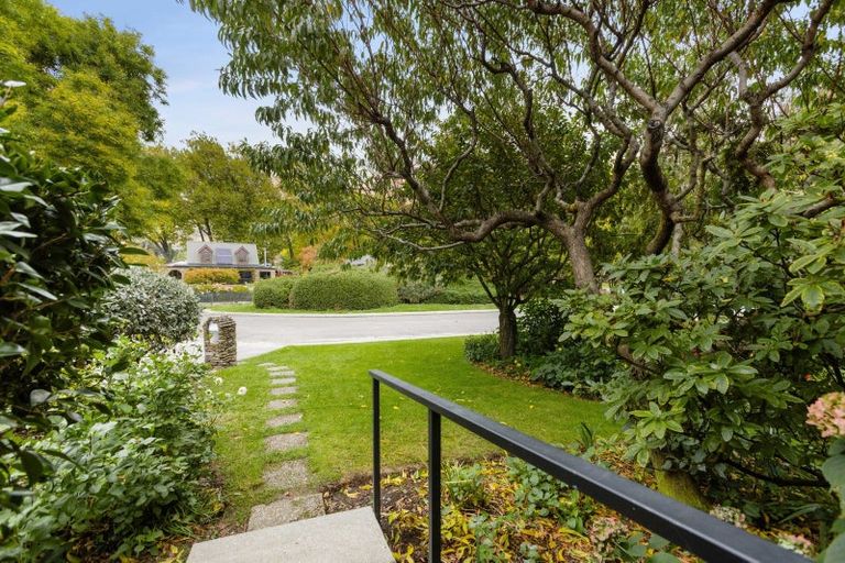 Photo of property in 12 Heuchan Lane, Wanaka, 9305