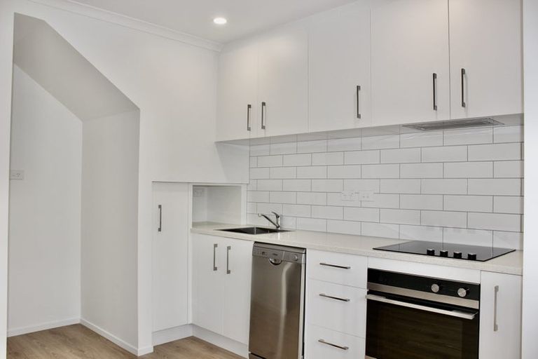 Photo of property in 4 Pangu Way, Mangere, Auckland, 2022