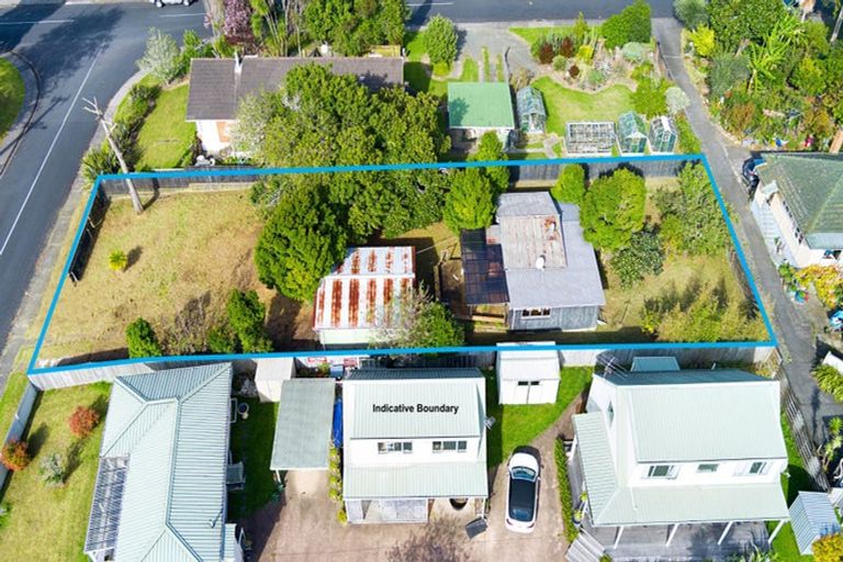 Photo of property in 4 Dawnhaven Drive, Te Atatu Peninsula, Auckland, 0610