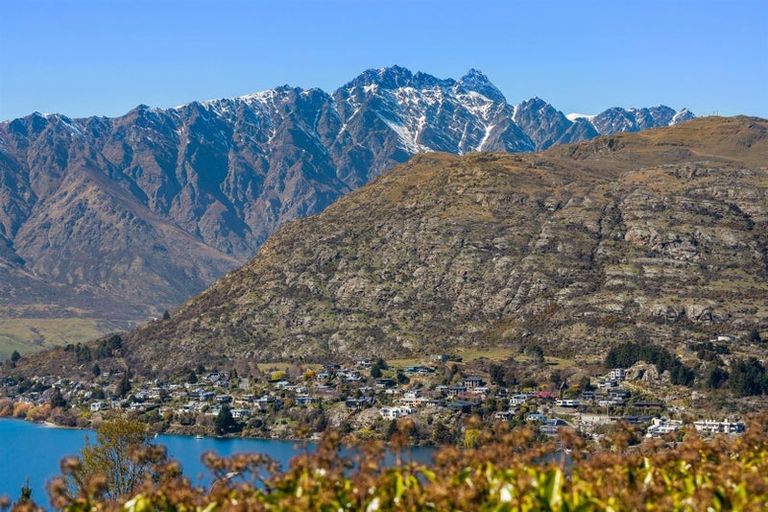 Photo of property in 13 Golden Terrace, Queenstown, 9300