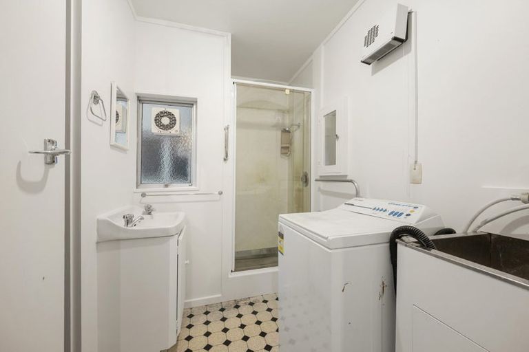 Photo of property in Mahora Court Flats, 25 Mahora Street, Kilbirnie, Wellington, 6022