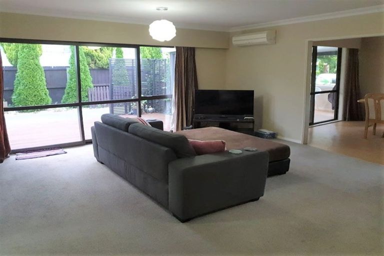 Photo of property in 15 Highland Place, Avonhead, Christchurch, 8042
