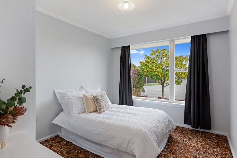 Photo of property in 24 Greendale Avenue, Avonhead, Christchurch, 8042